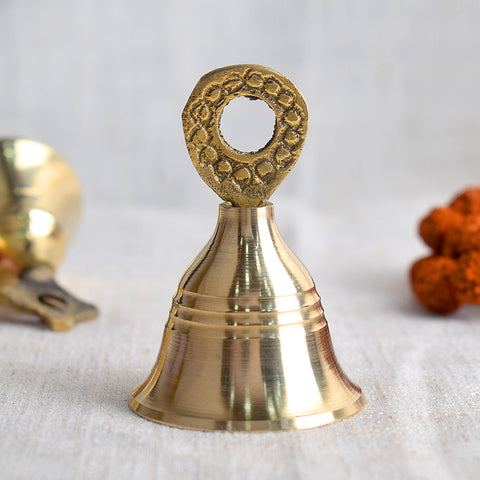 Beautifully crafted brass pooja bell symbolizing harmony and devotion, perfect for daily rituals and temple use. India’s Largest Pooja Accessories Brand – www.satvikworld.com