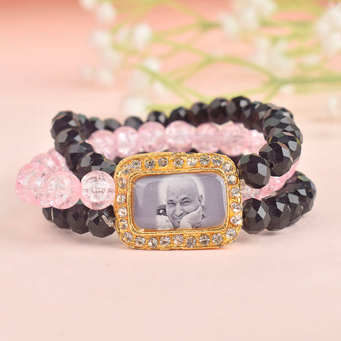 Black & Pink Triple Layer Guruji Swaroop Bracelet featuring sleek black beads with a vibrant pink middle layer and Jai Guruji Swaroop – perfect for spiritual wear, meditation, and gifting. India’s Largest Pooja Accessories Brand – www.satvikworld.com