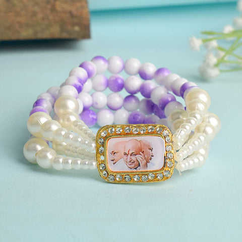 White & Lilac with White Pearl Four Layer Guruji Swaroop Bracelet featuring soft lilac beads, elegant white beads, and luminous white pearls with Jai Guruji Swaroop – perfect for spiritual wear, festive gifting, and daily devotion. India’s Largest Pooja Accessories Brand – www.satvikworld.com