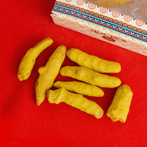 natural Turmeric Root (Haldi Ganth), traditionally used in Hindu pooja rituals, sacred ceremonies, and Ayurvedic practices, displayed as unprocessed yellow roots ideal for offerings, blessings, and purification rituals in temples and homes. India’s Largest Pooja Accessories Brand – www.satvikworld.com